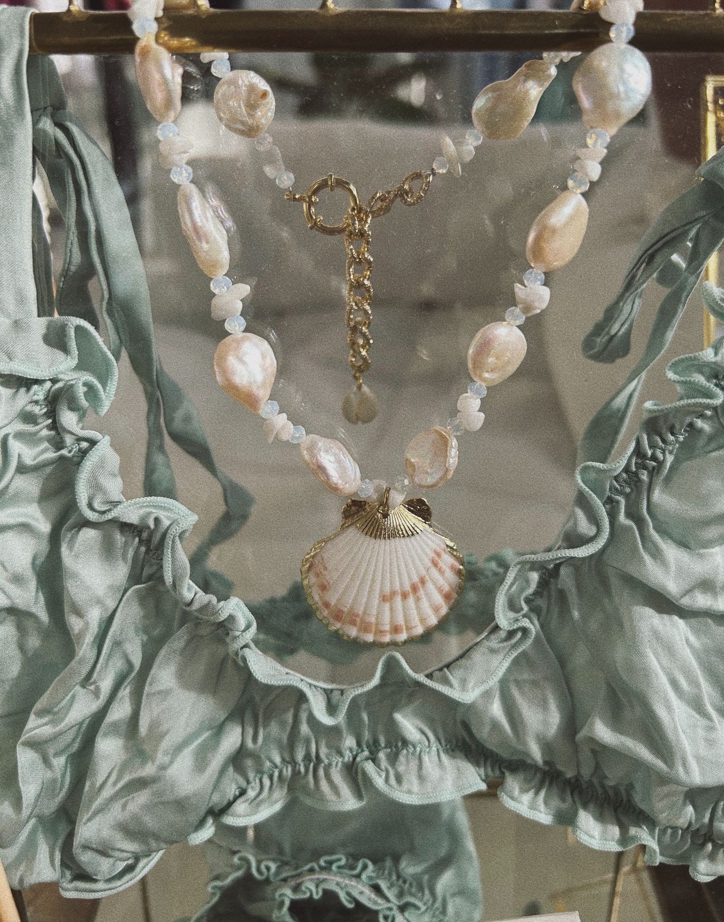 Fashion accessory accessories summer trend trends trendy necklace bali handmade shell shells river pearls women jewelry jewellery jewelries sexy milky shell Uluwatu Bukit Indonesia island vibe sea waves seashell mermaid vibe sand barefoot blue lagoon girls timor necklace