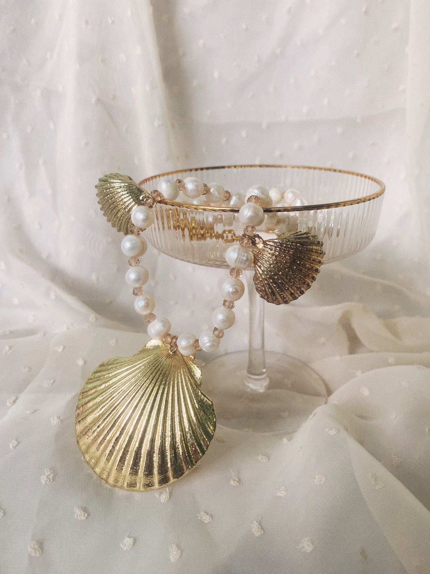 Fashion accessory accessories summer trend trends trendy necklace bali handmade shell shells river pearls women jewelry jewellery jewelries sexy milky shell Uluwatu Bukit Indonesia island vibe sea waves seashell mermaid vibe sand barefoot blue lagoon girls mahana necklace