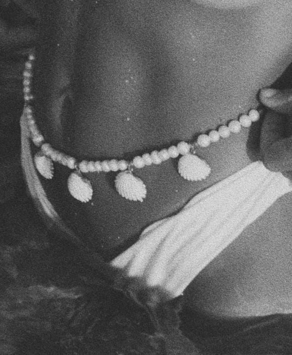 Fashion accessory accessories summer trend trends trendy belly chain bali handmade shell shells river pearls women jewelry jewellery jewelries sexy milky shell Uluwatu Bukit Indonesia island vibe sea waves seashell mermaid vibe sand barefoot blue lagoon girls silk chain body chain beach Kai Belly Chain