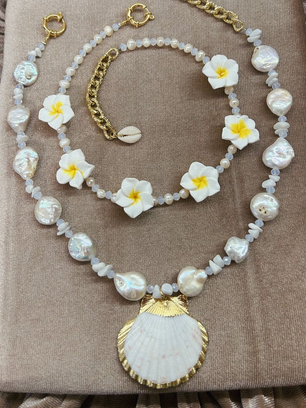 Fashion accessory accessories summer trend trends trendy necklace bali handmade shell shells river pearls women jewelry jewellery jewelries sexy milky shell Uluwatu Bukit Indonesia island vibe sea waves seashell mermaid vibe sand barefoot blue lagoon girls flower plumeria necklace