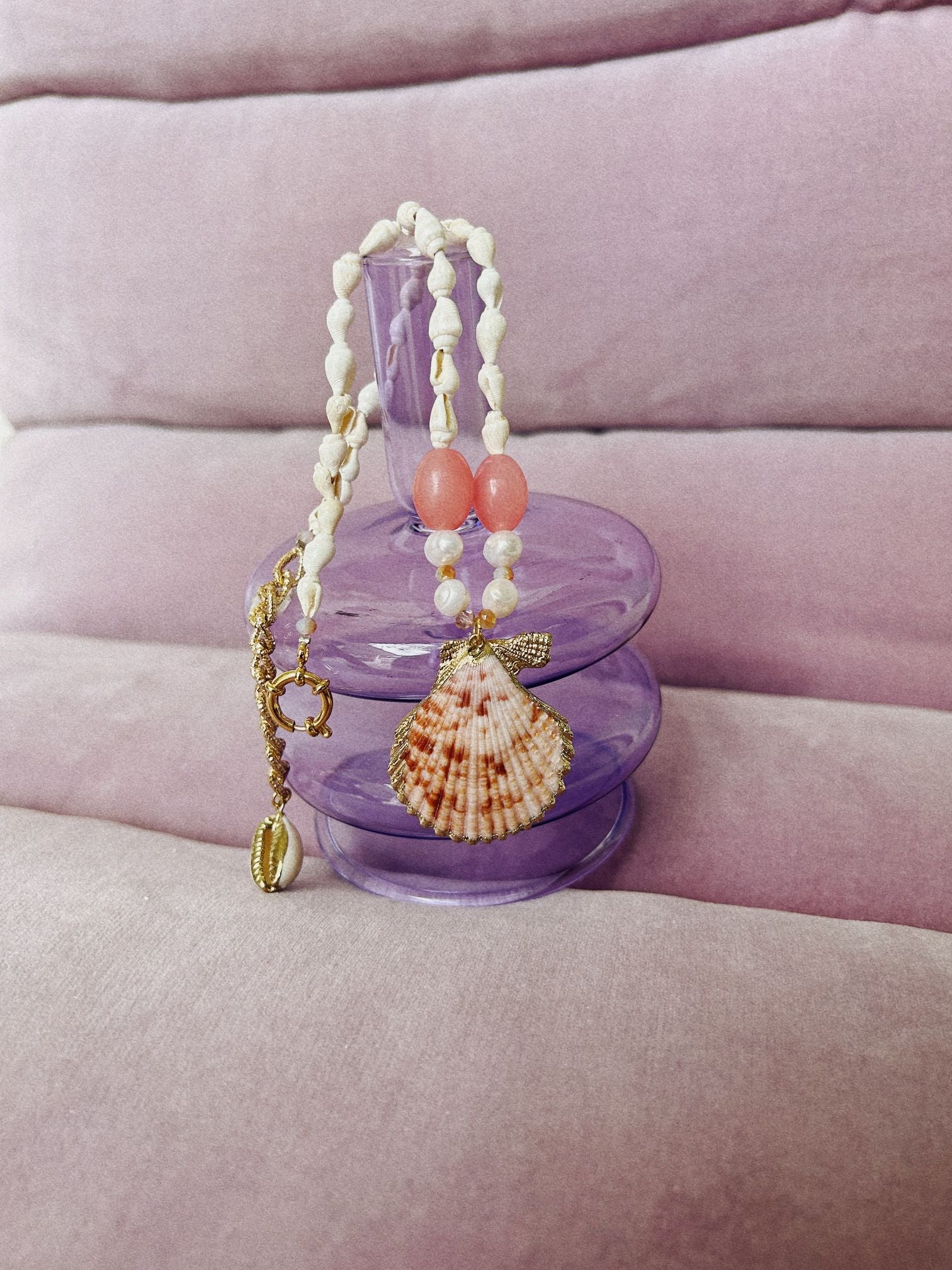 Fashion accessory accessories summer trend trends trendy necklace bali handmade shell shells river pearls women jewelry jewellery jewelries sexy milky shell Uluwatu Bukit Indonesia island vibe sea waves seashell mermaid vibe sand barefoot blue lagoon girls shelly necklace