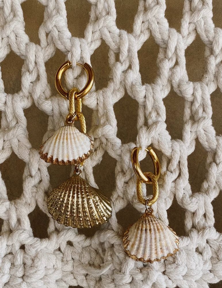 Fashion accessory accessories summer trend trends trendy belly hoops bali handmade shell shells river pearls women jewelry jewellery jewelries sexy milky shell Uluwatu Bukit Indonesia island vibe sea waves seashell mermaid vibe sand barefoot blue lagoon girls ears piercing pierced sea horse earrings