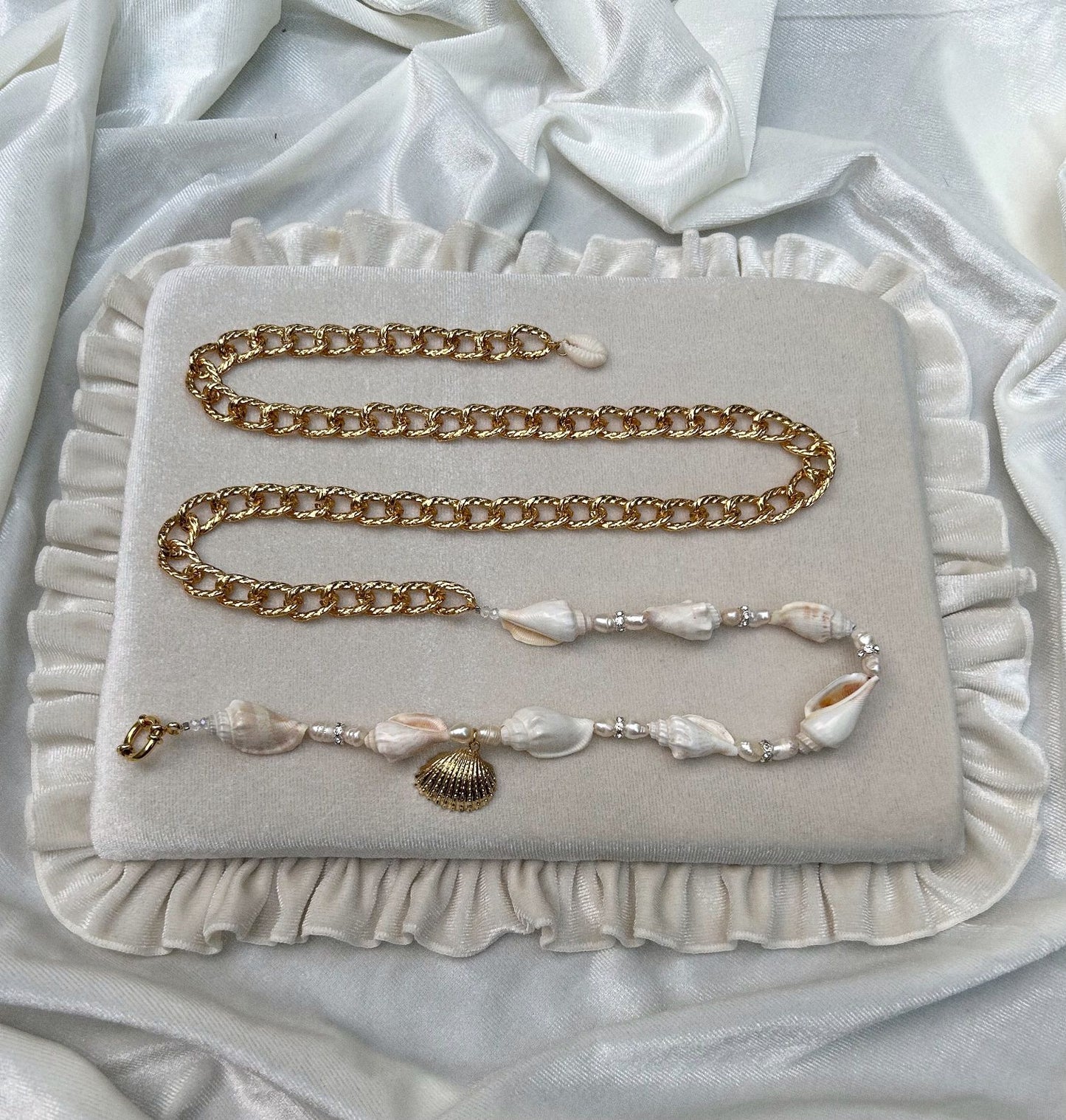 Fashion accessory accessories summer trend trends trendy belly chain bali handmade shell shells river pearls women jewelry jewellery jewelries sexy milky shell Uluwatu Bukit Indonesia island vibe sea waves seashell mermaid vibe sand barefoot blue lagoon girls silk chain body chain beach Sunny Belly Chain