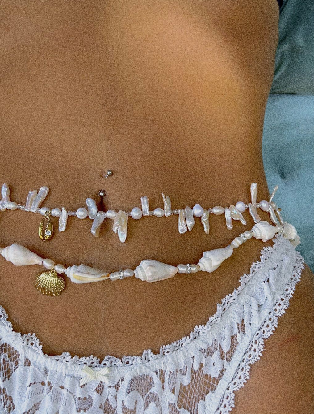 Fashion accessory accessories summer trend trends trendy belly chain bali handmade shell shells river pearls women jewelry jewellery jewelries sexy milky shell Uluwatu Bukit Indonesia island vibe sea waves seashell mermaid vibe sand barefoot blue lagoon girls silk chain body chain beach Sunny Belly Chain