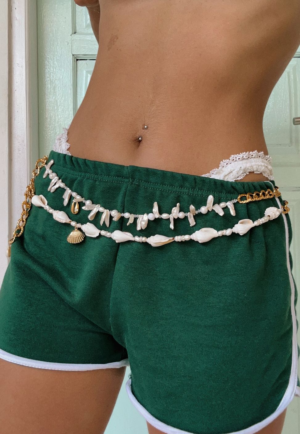 Fashion accessory accessories summer trend trends trendy belly chain bali handmade shell shells river pearls women jewelry jewellery jewelries sexy milky shell Uluwatu Bukit Indonesia island vibe sea waves seashell mermaid vibe sand barefoot blue lagoon girls silk chain body chain beach Heiana Belly Chain