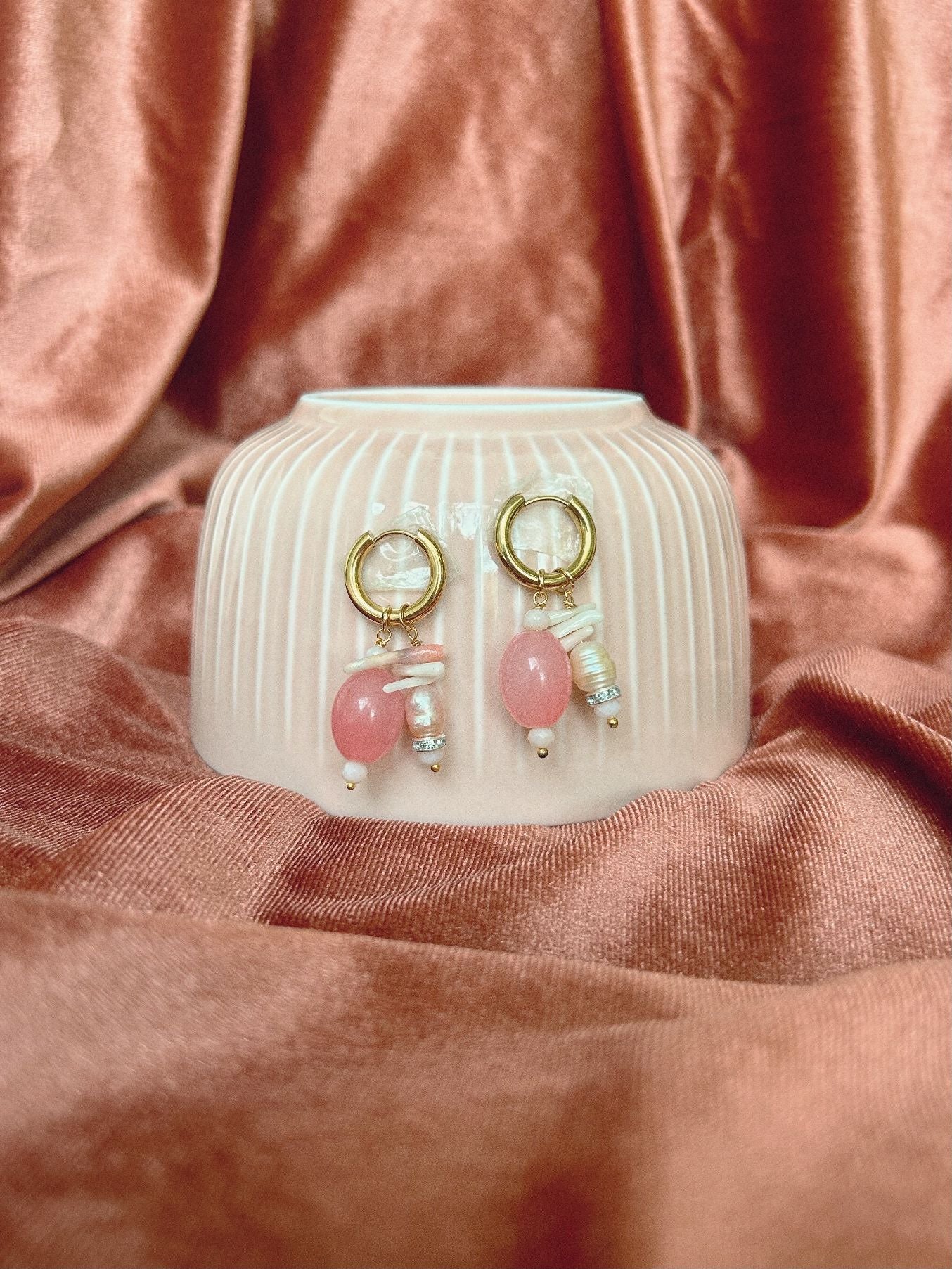 Fashion accessory accessories summer trend trends trendy belly hoops bali handmade shell shells river pearls women jewelry jewellery jewelries sexy milky shell Uluwatu Bukit Indonesia island vibe sea waves seashell mermaid vibe sand barefoot blue lagoon girls ears piercing pierced maupiti earrings