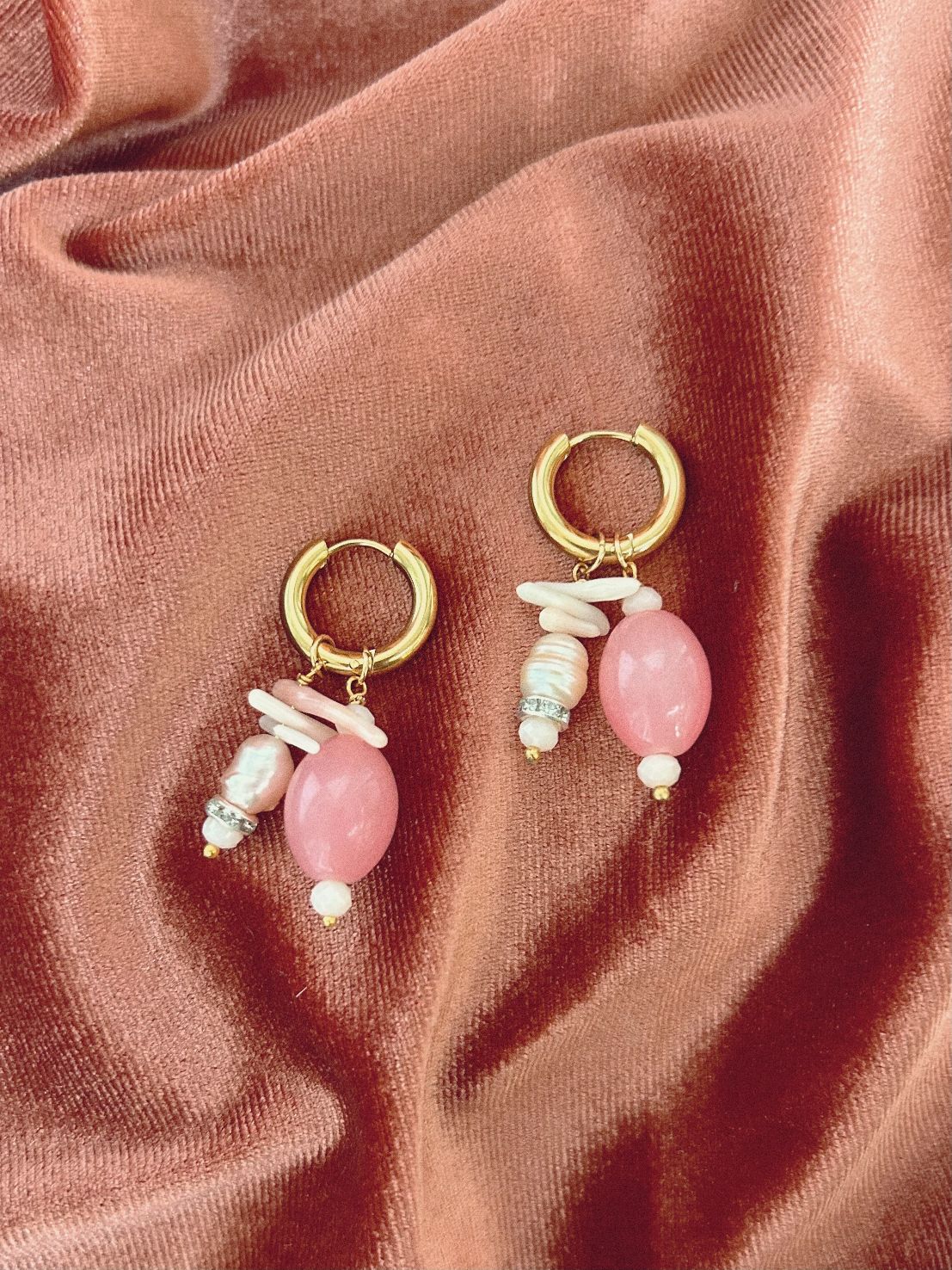 Fashion accessory accessories summer trend trends trendy belly hoops bali handmade shell shells river pearls women jewelry jewellery jewelries sexy milky shell Uluwatu Bukit Indonesia island vibe sea waves seashell mermaid vibe sand barefoot blue lagoon girls ears piercing pierced maupiti earrings