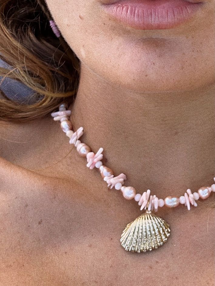 Axel Necklace – Milky Shell