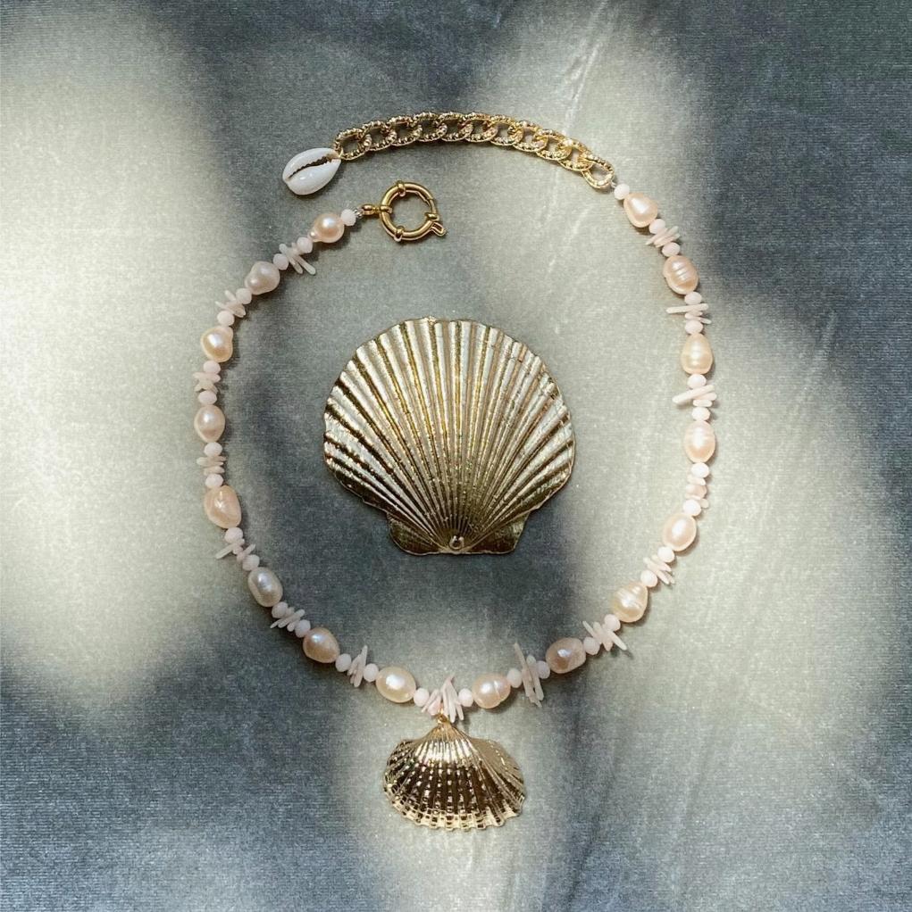 Axel Necklace – Milky Shell