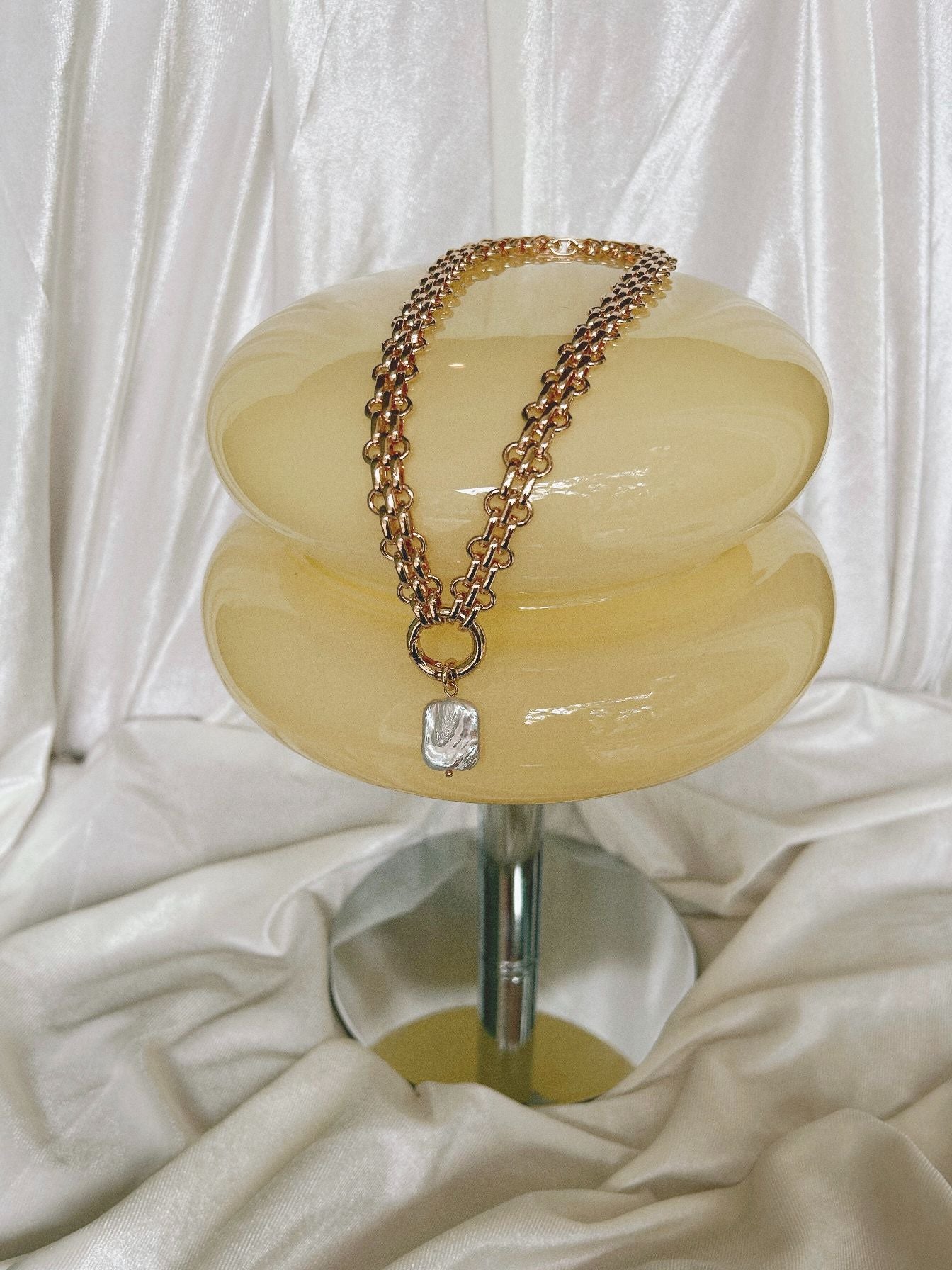 Moustiei Necklace – Milky Shell